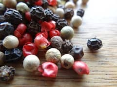 Health Tips : अन्नाची चव वाढविण्याबरोबरच काळीमिरीचे आहेत अनेक फायदे