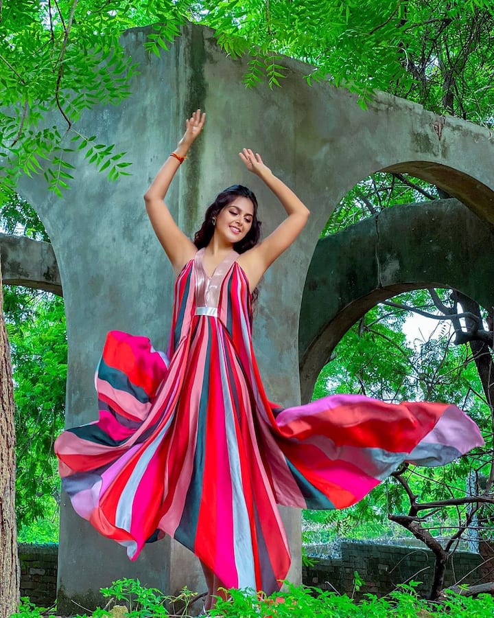 మోనాల్ గజ్జర్ క్యూట్ పిక్స్. Image credit: Monal Gajjar/Instagram