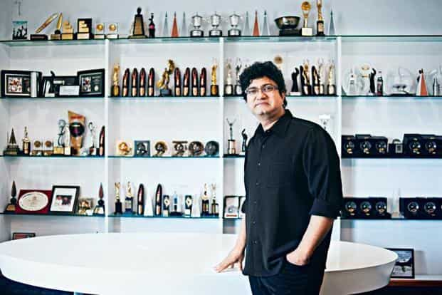 एडवर्टाइजिंग की दुनिया में Prasoon Joshi ने कमाया नाम, फिर अपने लिखे गानों से बनाई बॉलीवुड में पहचान