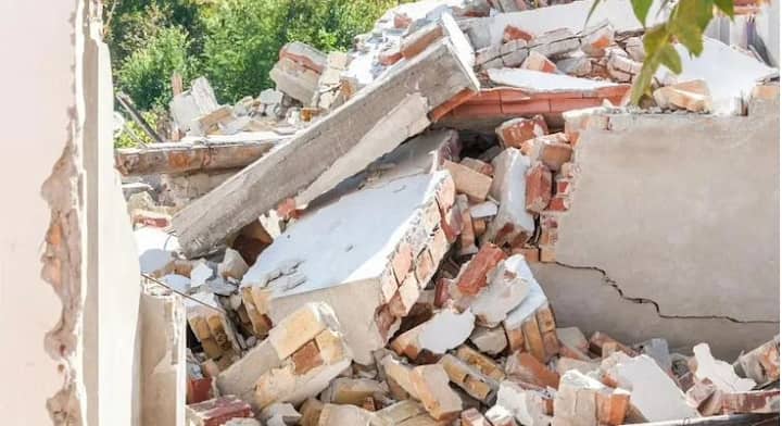 Lucknow wall collapse : 9 killed due to heavy rain in Dilkusha area ਭਾਰੀ ਮੀਂਹ ਕਾਰਨ ਵਾਪਰਿਆ ਵੱਡਾ ਹਾਦਸਾ,  ਮਕਾਨ ਦੀ ਕੰਧ ਡਿੱਗਣ ਕਾਰਨ 2 ਬੱਚਿਆਂ ਸਮੇਤ 9 ਲੋਕਾਂ ਦੀ ਮੌਤ ,ਦੋ ਜ਼ਖਮੀ