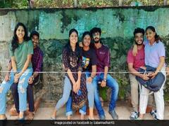 மடியில் அமர்ந்து போராட்டம் நடத்திய மாணவர்கள்...இருக்கையை அகற்றிய உள்ளாட்சி அமைப்பு