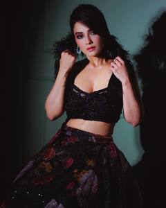 PHOTO: 'शॅडो क्वीन' अदा खानचा खास अंदाज; फोटो चर्चेत!