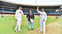 মুকেশ-সৌরভদের বোলিং দাপটে ২৩৭ রানে শেষ নিউজিল্যান্ড, লিড নিল ভারত