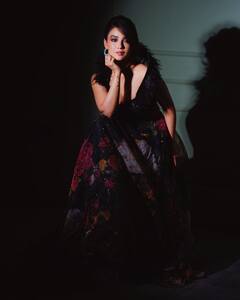 PHOTO: 'शॅडो क्वीन' अदा खानचा खास अंदाज; फोटो चर्चेत!