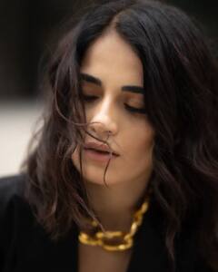 PHOTO: टोरंटोच्या रस्त्यावर राधिका मदनने केलं खास फोटोशूट; फ्लॉन्ट केली तिची कर्वी फिगर!