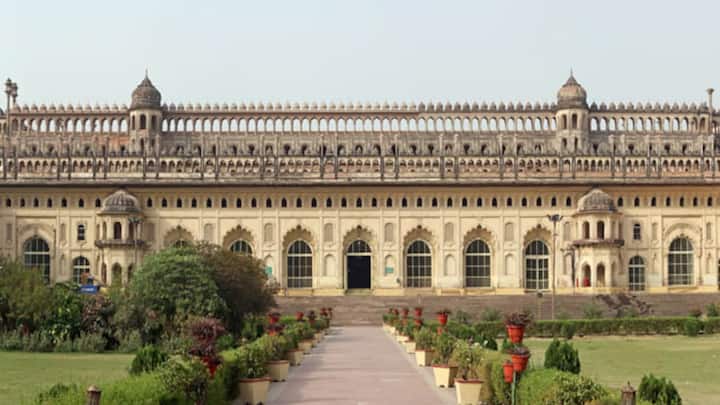इसकी खासियत ये है कि यहां का सेंट्रल हॉल विश्व का सबसे बड़ा वॉल्टेड चैंबर है. इसके अलावा यहां की वास्तुकला भी सैलानियों का मन मोह लेती है.