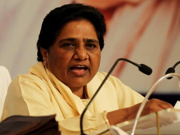 Mayawati: मायावती का बीजेपी पर हमला- UP सरकार बुलडोजर और मदरसा सर्वे में उलझी है, डबल इंजन का फायदा क्यों नहीं UP Politics BSP Chief Mayawati Attacked on BJP UP Govt over Bulldozer And Madarsa ANN Mayawati: मायावती का बीजेपी पर हमला- UP सरकार बुलडोजर और मदरसा सर्वे में उलझी है, डबल इंजन का फायदा क्यों नहीं