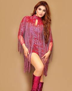 Urvashi Rautela Pics: यूं ही नहीं फैशन क्वीन कहलाती हैं उर्वशी रौतेला, ये ग्लैमरस तस्वीरें देख आपको भी हो जाएगा यकीन...