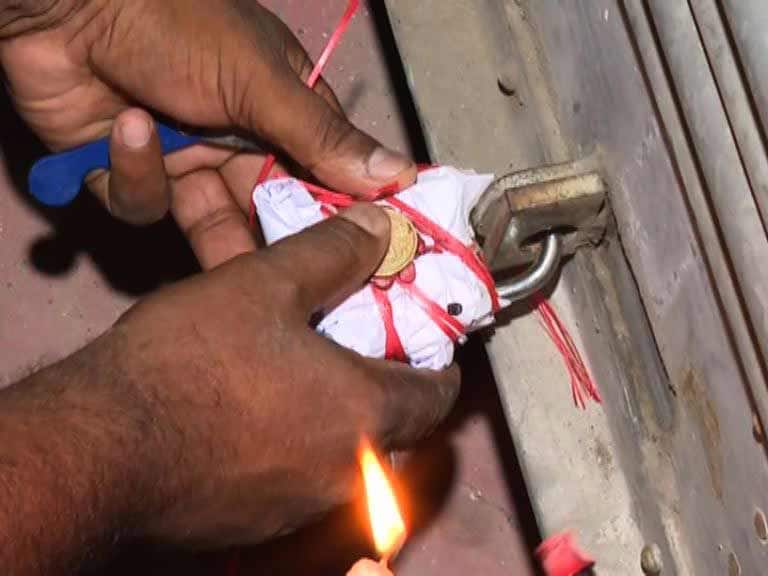 Cow Smuggling Case: CID is active in the investigation, sealed a shop in Rajarhat claiming connection to this scam Cow Smuggling Case: গরুপাচার কাণ্ডে তৎপর সিআইডি, রাজারহাটে দোকান সিল