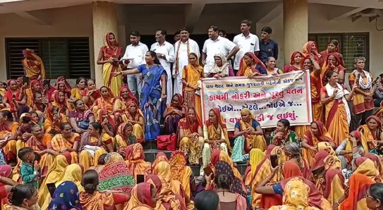 Vav Congress MLA Geniben Thakor give controversial statement in Anganwadi protest Controversy : 'પોલીસવાળા ઉપાડી જાય તો ચેલેન્જ કરીને કહું છું કે વાવ, થરાદની એક પણ મહિલા પર આંગળી અડાડી છે તો તમારી આંગળી કાપી નાખીશું'