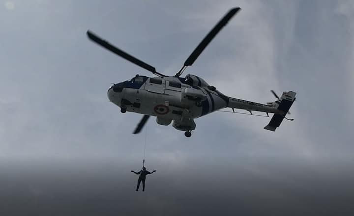 भारतीय तटरक्षक दलाने 18 भारतीय आणि 01 इथिओपियन मास्टरसह 19 जणांना मोटार टँकर जहाजातून यशस्वीरित्या वाचवले.