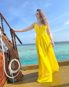 Aamna Sharif Pics: बीचवर आमना शरीफने फ्लॉन्ट केला नवा लूक; पाहा फोटो!