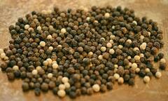 Health Tips : अन्नाची चव वाढविण्याबरोबरच काळीमिरीचे आहेत अनेक फायदे