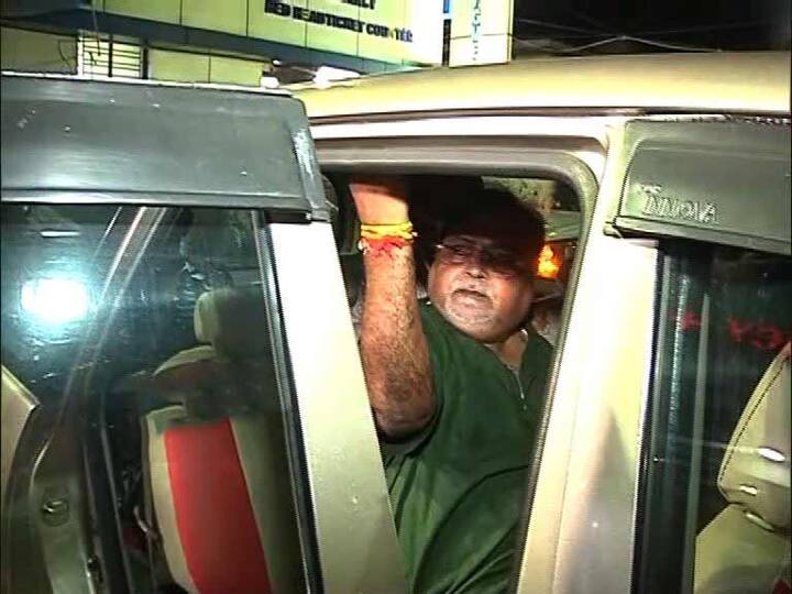 অন্যদিকে সিবিআই সওয়াল করে, ‘নিয়োগ কেলেঙ্কারির মাস্টারমাইন্ড পার্থ চট্টোপাধ্যায়’ । আরও অনেক বড় অফিসার কেলেঙ্কারিতে যুক্ত, আদালতে দাবি সিবিআই-এর