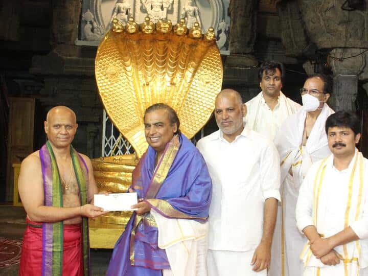 Reliance Chairman Mukesh Ambani Donates Rs.1.5 Crores To Tirumala Tirupati Devasthanams Reliance Chairman Mukesh Ambani Donates Rs 1.5 Crore To Tirupati Balaji Temple