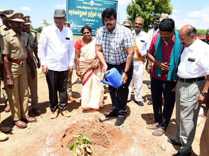 கரூரில் வனத்துறை சார்பில் விவசாய நிலங்களில் மரக்கன்று நடவு செய்யும் தொடக்க விழா