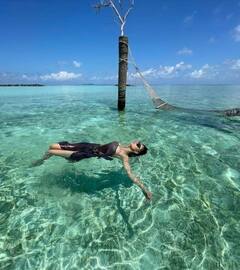 Mouni Roy Pics: ਛੁੱਟੀਆਂ ਮਨਾਉਣ ਪਹੁੰਚੀ ਮੌਨੀ ਰਾਏ ਪਾਣੀ 'ਚ ਮਸਤੀ ਕਰਦੀ ਨਜ਼ਰ ਆਈ, ਤਸਵੀਰਾਂ ਦੇਖ ਫੈਨਜ਼ ਬੋਲੇ Woww