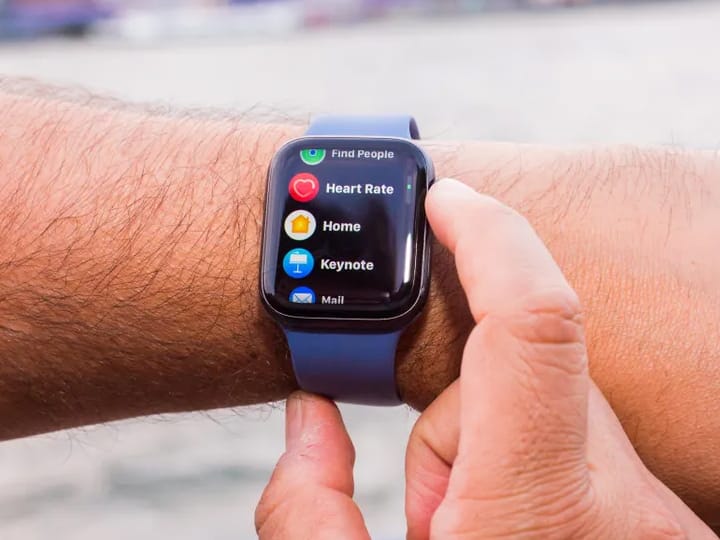 Apple Watch: अब आईफोन और एप्पल वॉच बताएगी दवा लेने का समय हो गया है