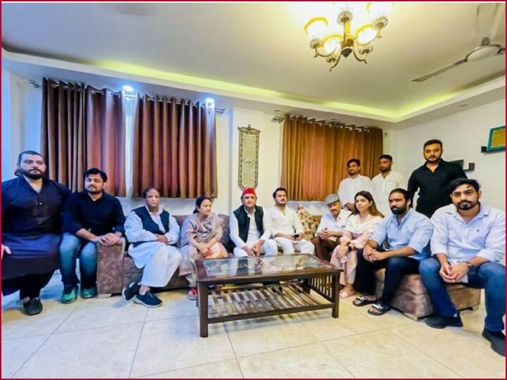 rampur samajwadi party leader akhilesh yadav meets azam khand and his family in delhi ann Azam Khan Health: दिल्ली में आजम खान से मिले सपा अध्यक्ष अखिलेश यादव, बीते दिन हुई थी हार्ट सर्जरी