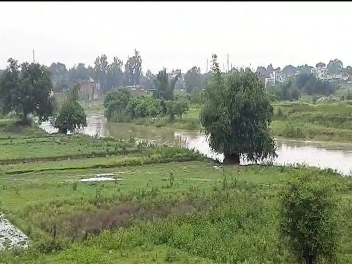 uttar pradesh azamgarh Due to heavy rains flood alert on the villages situated on the banks of the river ann Azamgarh News: आजमगढ़ में भारी बारिश से नदी के किनारे बसे गांवों पर बाढ़ का खतरा, प्रशासन मुस्तैद