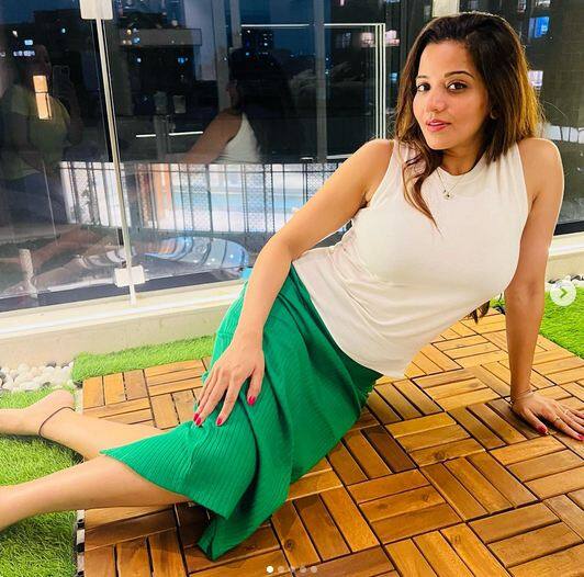 ਲੇਟੈਸਟ ਫੋਟੋਆਂ 'ਚ ਅਭਿਨੇਤਰੀ ਬੇਹੱਦ ਖੂਬਸੂਰਤ ਲੱਗ ਰਹੀ ਹੈ। ਉਸ ਦਾ ਮਨਮੋਹਕ ਪ੍ਰਦਰਸ਼ਨ ਲਾਜਵਾਬ ਹੈ। ਇਸ 'ਚ ਉਸ ਦੀ ਲੁੱਕ ਦੀ ਜਿੰਨੀ ਤਾਰੀਫ ਕੀਤੀ ਜਾਵੇ ਘੱਟ ਹੋਵੇਗੀ।