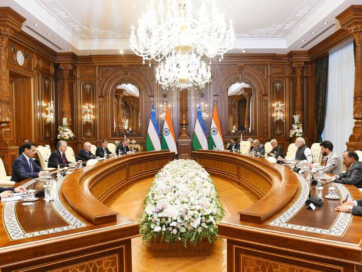 SCO समिट में तमाम नेता एक साथ नजर आए. यह बैठक ऐसे समय में हुई जब दुनियाभर में किसी न किसी तरह का तनाव बरकरार है. वहीं, भारत और चीन के बीच सीमा पर गतिरोध की स्थिति पैदा होने के बाद शी और मोदी पहली बार आमने-सामने आए.