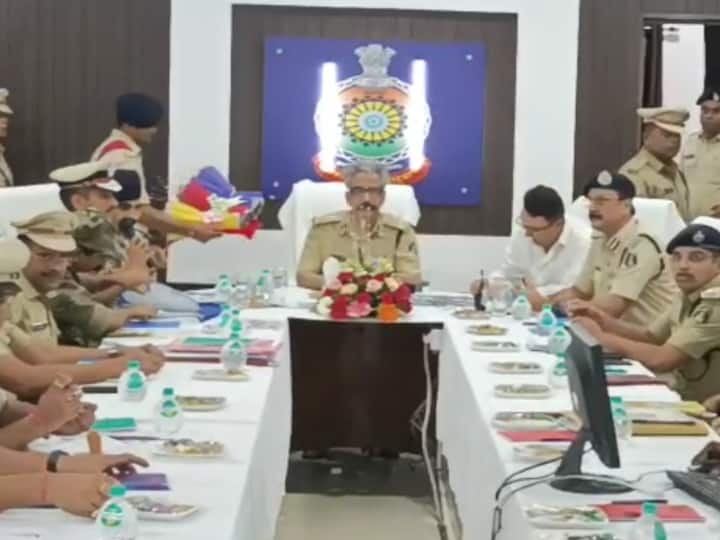 Chhattisgarh DGP Ashok Juneja Order reduce crime in divisional meeting ANN Chhattisgarh: छत्तीसगढ़ DGP ने संभागीय बैठक में दिए अपराध में कमी लाने के निर्देश, बेसिक पुलिसिंग पर दिया जोर