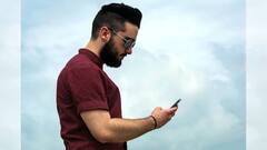 Smartphone Using: সারাদিন স্মার্টফোন ব্যবহার করছেন? স্বাস্থ্যে কী প্রভাব পড়ছে?