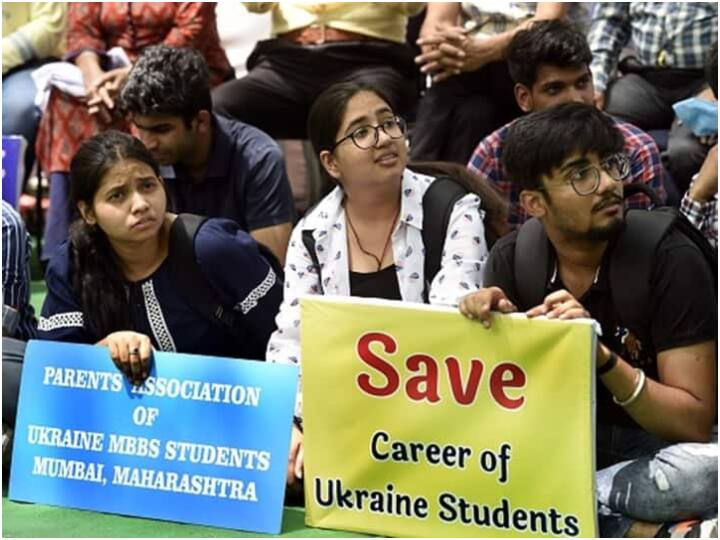 Supreme Court heating regarding admission medical students came to India from Ukraine ANN यूक्रेन से लौटे मेडिकल छात्रों के एडमिशन पर बड़ा अपडेट, सुप्रीम कोर्ट ने सरकार को दिया ये सुझाव