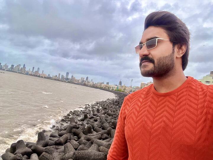 प्रदीप पांडे चिंटू ने बेहद कम वक्त में खूब शोहरत हासिल कर ली है. लगातार एक के बाद एक सुपरहिट फिल्में देते हुए प्रदीप पांडे की फैन फॉलोइंग सातवें आसमान पर पहुंच चुकी हैं.