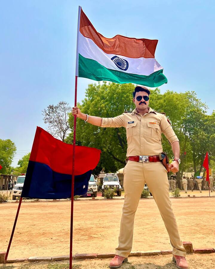 प्रदीप पांडे ने अपने फिल्मी करियर की शुरुआत भोजपुरी फिल्म दीवाना से की थी.