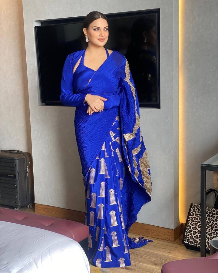 बिग बॉस सीझन 13 मध्ये असीम रियाझसोबतच्या केमिस्ट्रीमुळे चर्चेत आलेली हिमांशी खुराना एक प्रसिद्ध सेलिब्रिटी बनली आहे.(फोटो सौजन्य:/iamhimanshikhurana/इंस्टाग्राम)