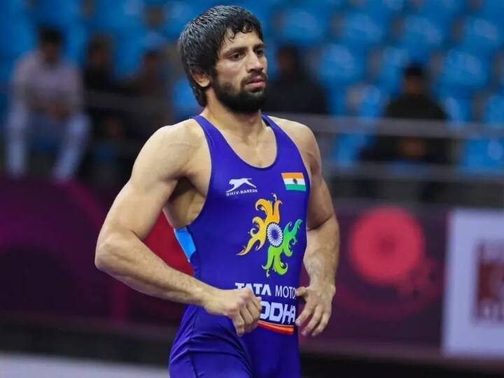 Indian wrestler Ravi Kumar Dahiya lost to Gulomjon Abdullaev of Uzbekistan in the quarterfinals of the 57kg category at the World Wrestling Championships World Wrestling Championships: विश्व कुश्ती चैंपियनशिप में भारत को लगा बड़ा झटका, क्वार्टर फाइनल में हारे रवि कुमार दहिया