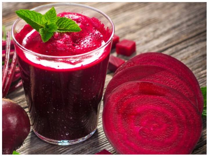चुकंदर में भरपूर एंटीऑक्सीडेंट होते हैं. इससे हीमोग्लोबिन और प्लेटलेट्स में सुधार आता है. डेंगू होने पर आप चुकंदर का जूस या सब्जी खा सकते हैं.