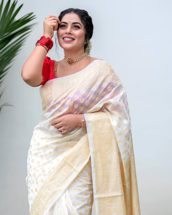 కల్యాణ్‌  గోగన దర్శకత్వంలో  ‘సుందరి’ అనే సినిమాలో నటించింది. ఈ సినిమాను ప్రేక్షకులను పెద్దగా ఆకట్టుకోలేదు. Photo credit: shamnakasim/instagram
