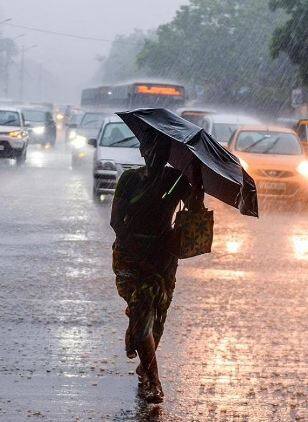 मुंबईसह उत्तर कोकणातील काही भाग आणि घाट परिसरातही मुसळधार पावसाची शक्यता