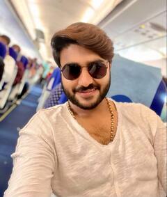 Bhojpuri News: लग्जरी लाइफस्टाइल के शौक़ीन हैं Pradeep Pandey, एक्टर के गैराज में खड़ी मिलेंगी महंगी-महंगी गाड़ियां