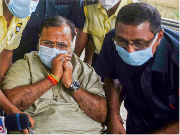 CBI sources claims investigators have proofs that Partha Chatterjee was the mastermind behind SSC Scam SSC Scam: নিয়োগ দুর্নীতির মাস্টারমাইন্ড পার্থ! দাবি সিবিআই সূত্রের, আজ জিজ্ঞাসাবাদ