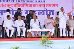 सीएम के सामने अपनी ही सरकार को मंत्री ने सुनाई खरी-खोटी, कहा- रास्ते में हो जाएगी महिला की डिलीवरी