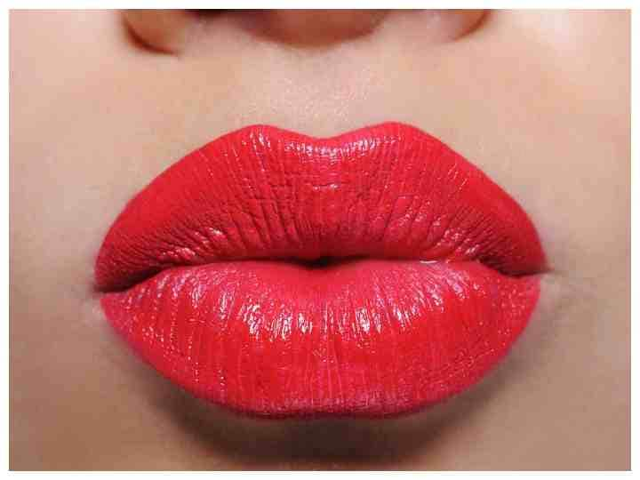 How do you naturally make your lips look fuller बिना सर्जरी के लिप्स को बनाएं फ्लफी, अपनाएं ये नेचुरल तरीका