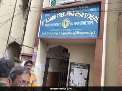 Crude Bomb Blast At School Students Evacuated Bengal Police அதிர்ச்சி சம்பவம்...பள்ளி மேற்கூரையில் வெடித்த நாட்டு வெடிகுண்டு..! பதறிய மாணவர்கள்!