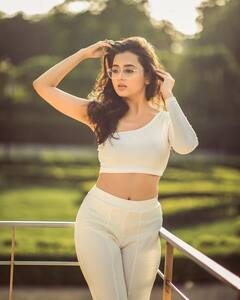 करण कुंद्रा के प्‍यार में खोई नजर आईं Tejasswi Prakash, ग्‍लैमरस अंदाज देख फैंस हुए फिदा