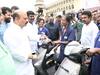 துப்புரவு தொழிலாளர்களுக்கு இலவச எலெக்ட்ரிக் ஸ்கூட்டர் - கர்நாடக அரசின் புதிய திட்டம்!