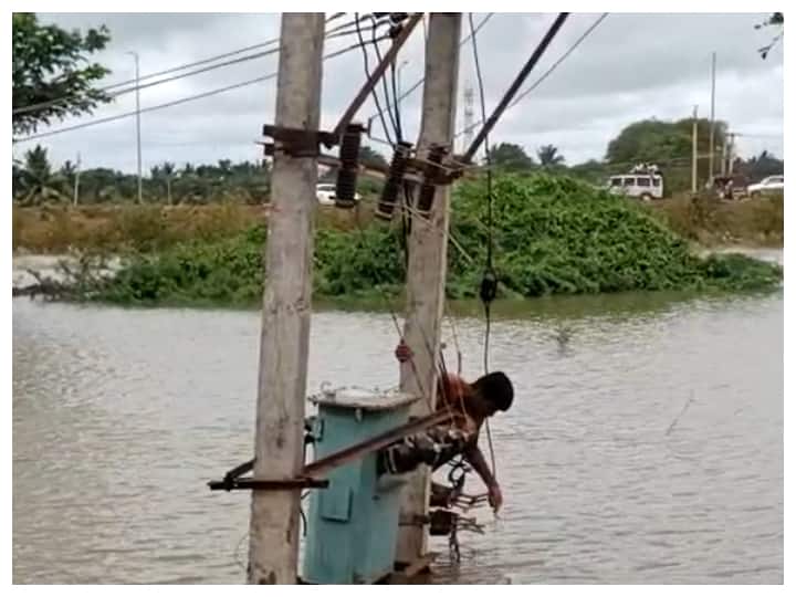Karnataka: Lineman Swims Through Floodwater To Switch On Transformer. Video Goes Viral Karnataka: Lineman Swims Through Floodwater To Switch On Transformer. Video Goes Viral