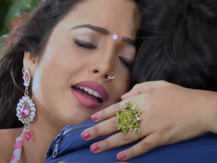 Bhojpuri Song: गुलाबी साड़ी में सपनों की रानी बन Rani chatterjee ने लहराया हुस्न का परचम, देखें रोमांटिक वीडियो