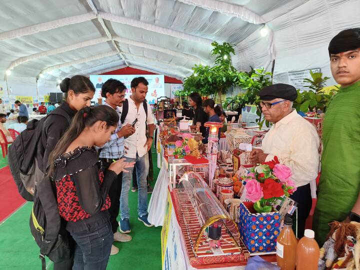 स्वच्छता महाअभियान के तहत नागरिकों से भी साफ सफाई को अपनाने और बरकरार रखने की अपील की जाएगी. गौरतलब है कि प्रधानमंत्री मोदी का जन्मदिन स्वच्छता दिवस के रूप में मनाया जाता है.