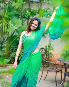 Divi: పచ్చని చిలుకలా మెరిసిపోతున్న బిగ్ బాస్ బ్యూటీ అందాల దివి