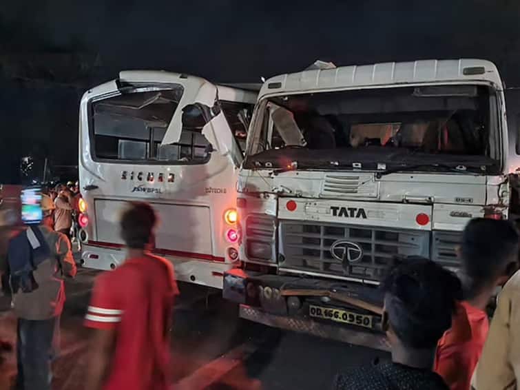 Odisha 6 dead 20 injured after speeding truck hits bus in Jharsuguda ஒடிசா: பேருந்து மீது நிலக்கரி ட்ரக் மோதல்… 6 பேர் உயிரிழப்பு! 24 பேர் படுகாயம்!