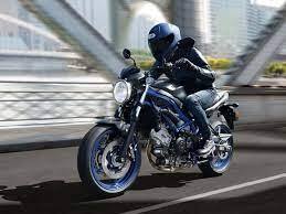 सुजुकी वीएस650 में 6-स्पीड गियरबॉक्स के साथ एक यूरो 5 स्टैंडर्ड 654cc लिक्विड-कूल्ड, DOHC, V-ट्वीन इंजन का प्रयोग हुआ है, जो 73 एचपी की अधिकतम पावर और 64 न्यूटन मीटर टॉर्क जेनरेट करता है.
