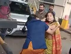 Watch: ਪਹਿਲਾਂ ਗਾਲ੍ਹਾਂ... ਫਿਰ ਕੁੱਟ ਮਾਰ.. ਟੋਲ ਪਲਾਜ਼ਾ 'ਤੇ ਦੋ ਔਰਤਾਂ ਆਪਸ 'ਚ ਭਿੜੀਆਂ, ਦੇਖੋ ਵਾਇਰਲ ਵੀਡੀਓ